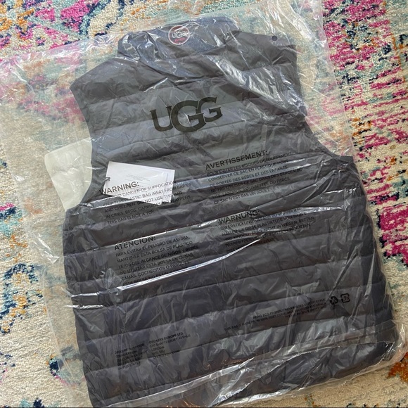 UGG Felton Puffer Vest - Picture 5 of 8